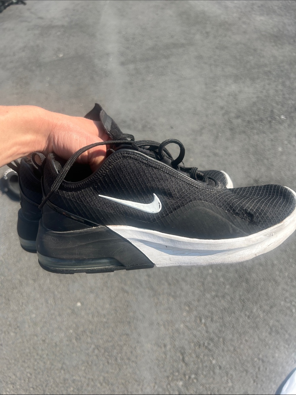Nike Air Womensen’s Black/White Athletic Sneakers